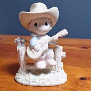 Precious Moments Hallelujah Country Figurine